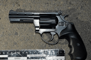 У Ковелі чоловік погрожував водієві авто револьвером