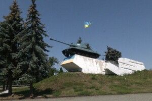 У Дубному на Рівненщині продають радянський танк-монумент (Відео)