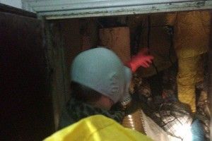 У заваленій сміттям квартирі знайшли мертву людину