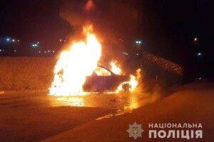 Уночі в Рівному дотла спалили «BMW X5»