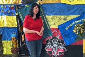 Понад 2000 антидронових плащів для фронту: як волонтерки з Волині шиють захист для бійців ( (Відео)
