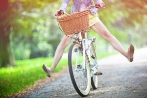 33-річна волинянка осідлала чужий велосипед: тепер жінку тягнуть до криміналу за крадіжку
