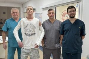 На Львівщині команда лікарів врятувала юнака, який спалахнув від цигарки