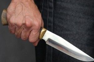 У Луцькому районі п’яний чоловік кинув ніж у дружину