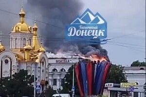 В окупованому Донецьку горить залізничний вокзал