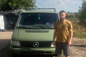 Волинська громада передала своєму земляку на фронт бус
