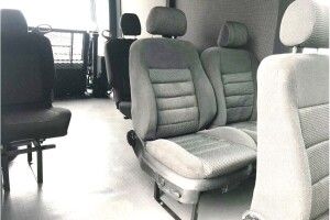 Благодійники подарували медикам автомобіль
