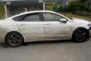 Посеред білого дня вулицями міста «летів» наркоман на «Форді»: устиг розтрощити 18 автівок (Відео)