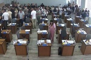 У Рівному на сесії міськради через парковку побилися депутати з підприємцями (Відео)