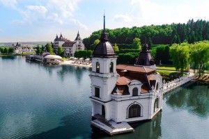 Сім’я бухгалтерки спонсора «Свободи» задешево скупила у АТОвців 25 ділянок під гольф в його готелі