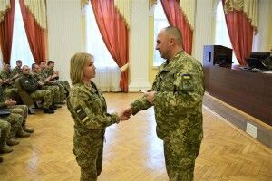 Прикордонниці з Луцька, яка нещодавно повернулась з російського полону, присвоїли офіцерське звання (Фото)