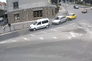 У Луцьку на вулиці Яровиця камери зафіксували подвійну аварію (Відео)