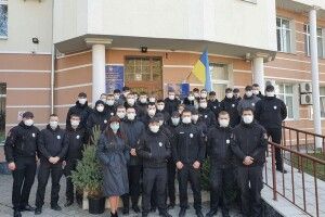 Луцькі муніципали купили собі за бюджетні кошти парадні туфлі: дівчатам – на підборах