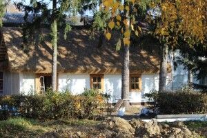 На Рівненщині завершують реконструкцію хати, якій понад півтори сотні років