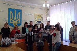 Прокурори передали подарунки у донецькі сім’ї та у волинський інтернат