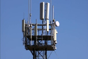 25 тисяч українців вимагають від Зеленського заборонити 5G