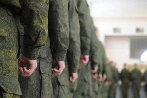 Поки кривавий диктатор читає промови на «красній площі», російських строковиків відправляють вмирати в Україні