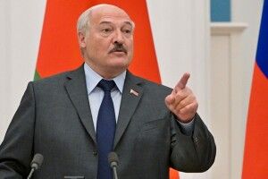 Лукашенко посилає сигнали Заходу, – політолог про загрозу з боку Білорусі