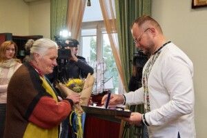 Мама загиблого героя Сергія Сулими отримала відзнаку за сина (Фото)