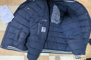 Біля лікарні знайшли чоловіка без свідомості та з побоями (Фото 18+)