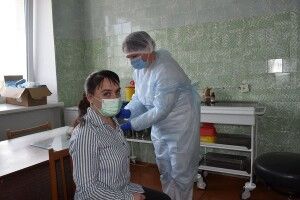 40 любешівських медиків вакцинувалися проти COVID-19