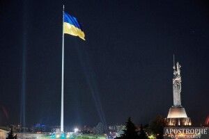 Найбільший прапор України видно з кожного куточка Києва (Відео)
