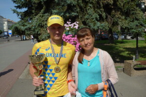 «У нас такого виду спорту в селі не було...», – мама переможця «Луцької десятки» (Фото, відео)