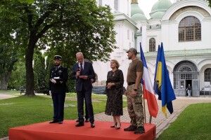 Уродженці Луцька вручили найвищу нагороду Франції
