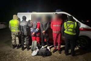 Ухилянтам допомагали перебратися через кордон на автомобілі… швидкої допомоги