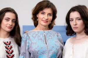 Петро та Марина Порошенко закликали провести 21 травня парад вишиванок у соцмережах