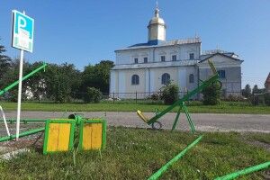 У парку Данила Галицького у Жидичині встановили новий дитячий майданчик