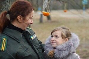 Як зробити «апельсинове свято на пташиній вулиці», знають самі і вас навчать учні Підкормільської школи 