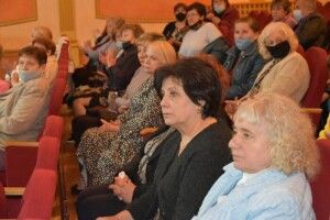У Луцьку вшанували матерів, чиї сини загинули на Сході України (Фото)