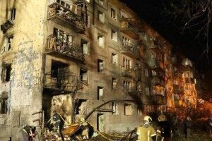 Порошенко на тлі чергового обстрілу закликав монобільшість повернутися до роботи
