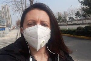 «З нами в автобусі їхали іноземці, то мені було соромно перед ними», – каже  лучанка, евакуйована з Китаю