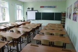 Вчителька позичила у батьків школярів гроші й звільнилася з роботи
