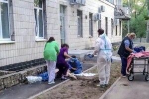 Прокляте вікно: у столичній лікарні другий день поспіль вчиняють самогубство