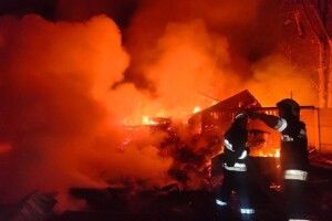 Знову ракетний удар по Харкову: спалахнула пожежа, є постраждалі 