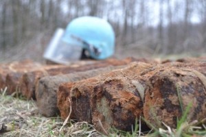 На Волині халамидник виклав зі снарядів піраміду