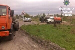 У Луцьку спіймали вантажівку з нечистотами