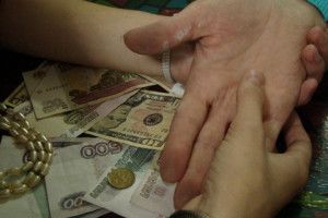 Волинські роми «познімали вроки» на Хмельниччині – аж на два мільйони