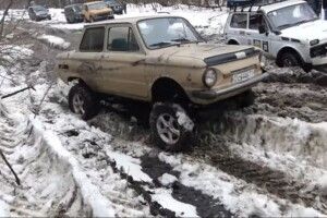 Можна й на ралі: у мережі показали «Запорожець», що пройде будь-яким болотом (Фото, відео)