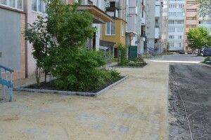 У Ковелі впорядковують прибудинкові території