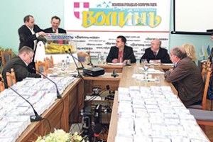 ВЕСНЯНИЙ МИКОЛАЙ  ВІД «ВОЛИНІ-НОВОЇ»  ЗАВІТАЄ У 450 ОСЕЛЬ