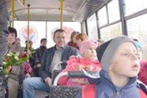 «ПАН КУРЧАК» ПОДАРУВАВ УЧНЯМ АВТОБУС*