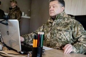 Темної ночі наш гарант сідає за комп’ютер і…
