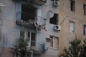 Сто снарядів в один дім – в Авдіївці ремонтують «разукрашку» 
