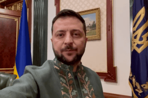 Зеленський у новій вишиванці записав звернення до українців (Відео) 