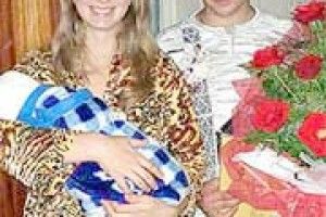НАРОДИЛА  НА... ВЛАСНОМУ ВЕСІЛЛІ
