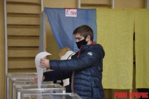 Жителі Рівненщини не поспішають обирати собі місцеву владу